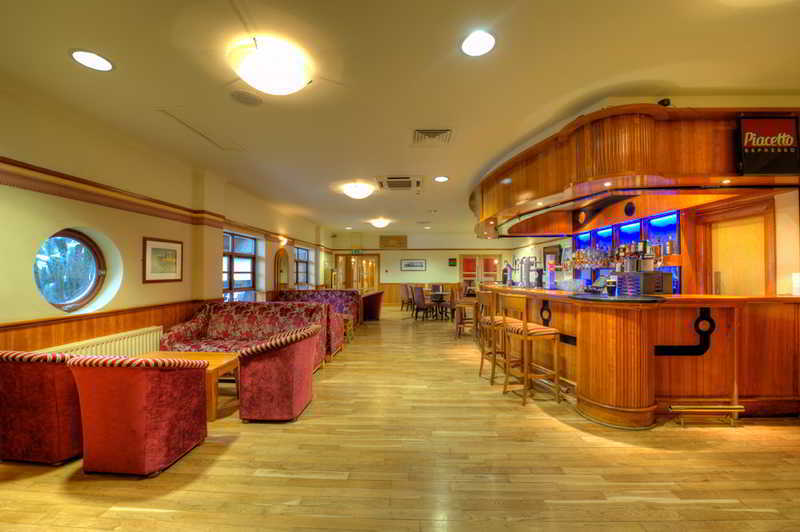 كاريكفرغس Clarion Collection Hotel Belfast Loughshore المطعم الصورة